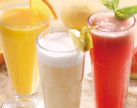 鲜榨西瓜汁的功效和作用,冬天西瓜汁的功效和作用 鲜榨西瓜汁的功效和作用,冬天西瓜汁的功效和作用
