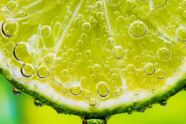 柠檬怎样吃才能达到美白效果,怎样正确吃柠檬才美白