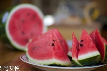 鸡蛋和驼奶粉可以一起吃吗,豆浆可以配鸡蛋吃吗