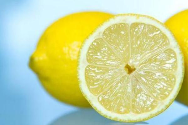 柠檬有黑点还能吃吗?,柠檬上有黑点还能吃吗