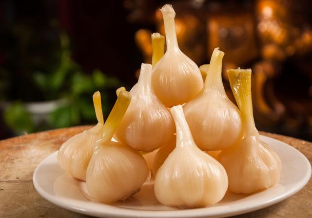 经常吃糖蒜有什么好处和坏处,吃糖蒜的好处 经常吃糖蒜有什么好处和坏处,吃糖蒜的好处