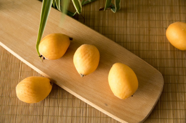 吃枇杷上火还是下火,枇杷是上火还是降火 吃枇杷上火还是下火,枇杷是上火还是降火