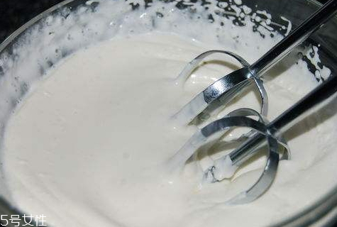 糖醋蒜起白点是怎么回事,能吃吗,糖醋蒜上面的白点是什么