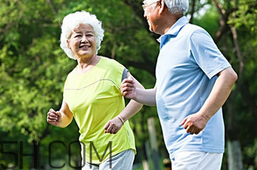 老年人跑步机的九大注意事项(中老年人跑步机锻炼注意事项)