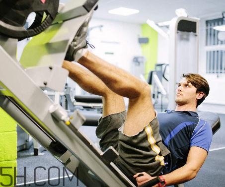 腿举训练常见错误(腿举注意事项)