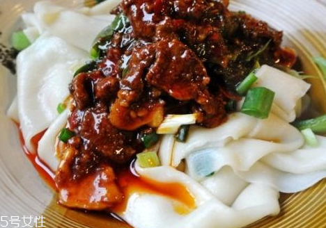 裤带面的做法及配料,裤带面的做法窍门