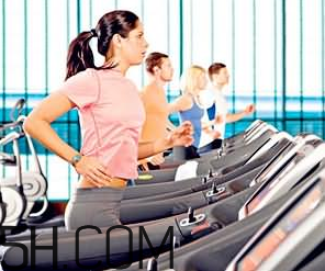 跑步机正确的跑步姿势(跑步机跑步的正确跑姿)