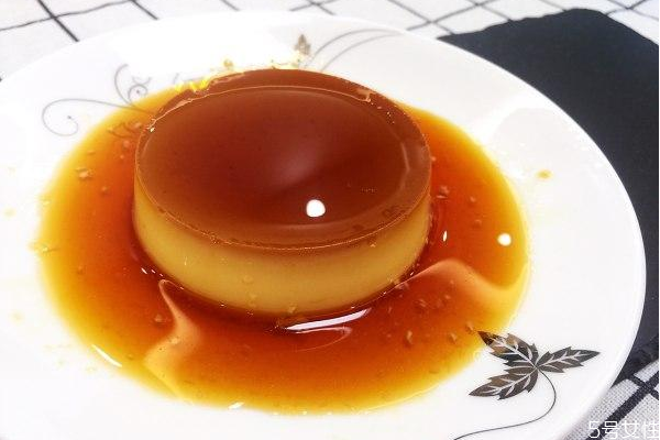 焦糖布丁不用烤箱,焦糖布丁要在烤箱里面烤多久