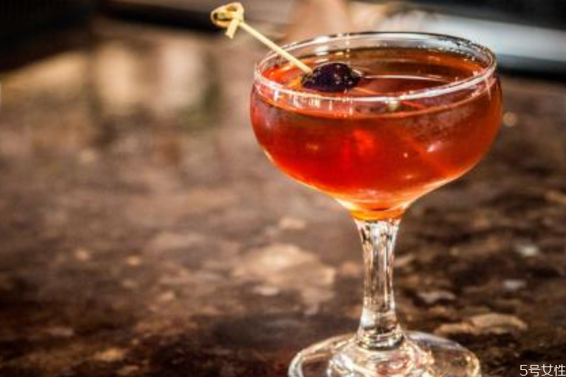 曼哈顿鸡尾酒多少度,曼哈顿鸡尾酒度数