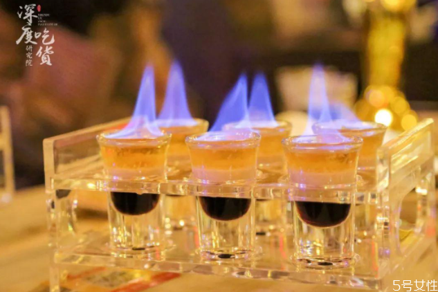 b52轰炸机鸡尾酒多少度数,b52轰炸机鸡尾酒配方多少度