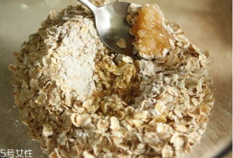 麦片能加蜂蜜吃吗,蜂蜜泡麦片早上吃好吗