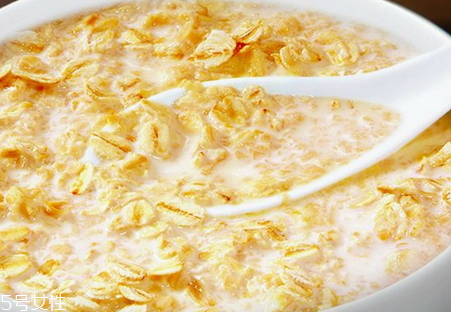 麦片冲鸡蛋的功效和作用,麦片冲鸡蛋的功效妙手医生正味麦片可以吃吗