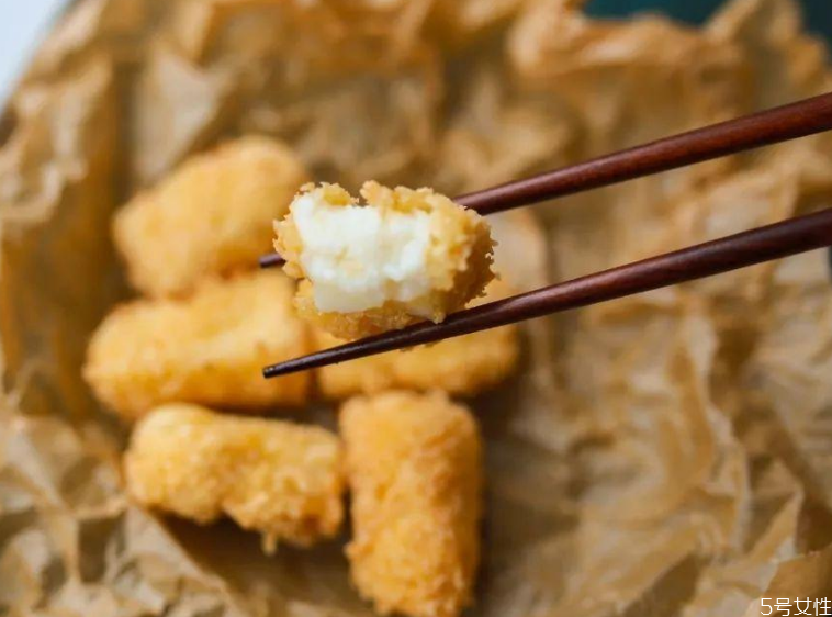 炸牛奶可以不用面包糠,炸鲜奶没有面包糠用什么代替