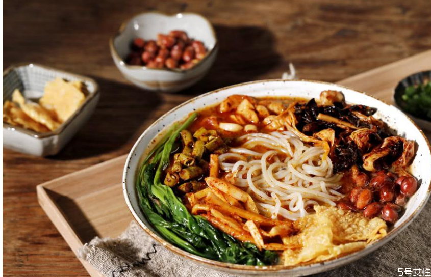 煮螺蛳粉的锅会臭吗,烧过螺蛳粉的锅很臭怎么办 煮螺蛳粉的锅会臭吗,烧过螺蛳粉的锅很臭怎么办