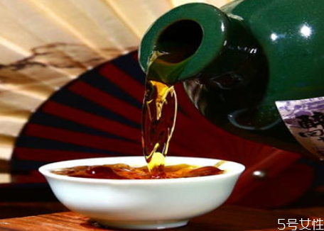 1斤黄酒相当于几两白酒,两斤黄酒相当于多少白酒