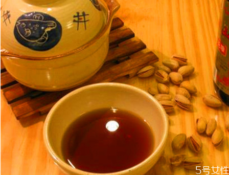 黄酒喝半甜还是半干好哪种营养价值更高,半甜黄酒和半干哪个好