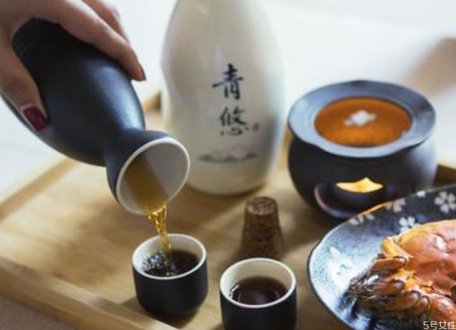女生是喝黄酒还是米酒,黄酒好还是米酒好