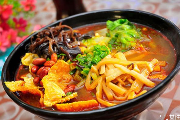 螺蛳粉热量高不高减肥能不能吃,螺蛳粉吃多了会胖吗