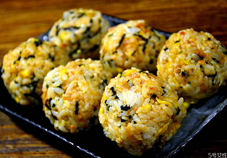 饭团的米可以用电饭锅煮吗,普通米饭可以做饭团吗