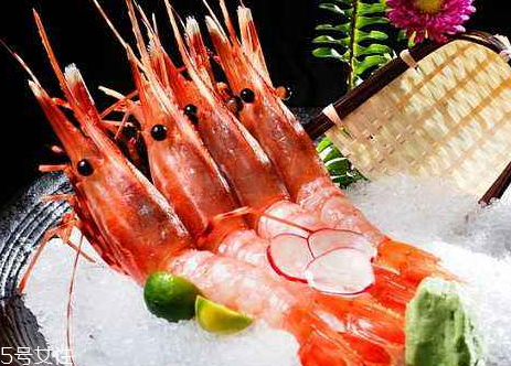 虾头发黑的虾能吃吗,虾发红发黑还能吃吗