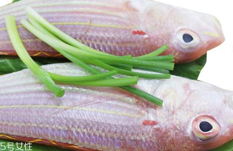 鸡蛋羹蒸了10分钟还是稀的,为啥鸡蛋蒸了十几分钟了还是稀的