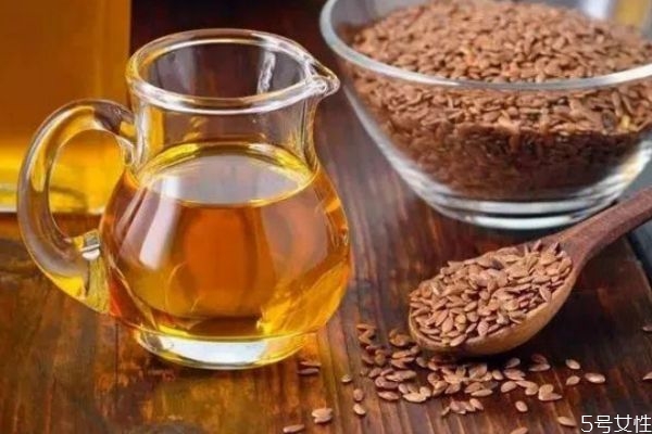 亚麻籽油和橄榄油哪个更好,橄榄油和亚麻籽油相比 哪个好呢 亚麻籽油和橄榄油哪个更好,橄榄油和亚麻籽油相比 哪个好呢