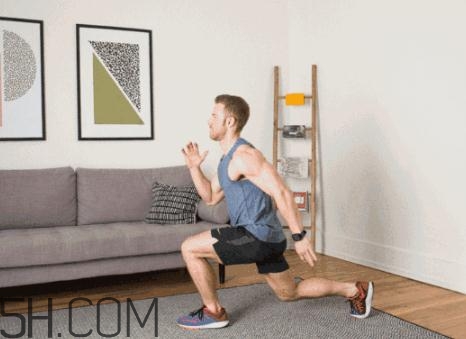 箭步蹲动作要点(箭步蹲动作要点)