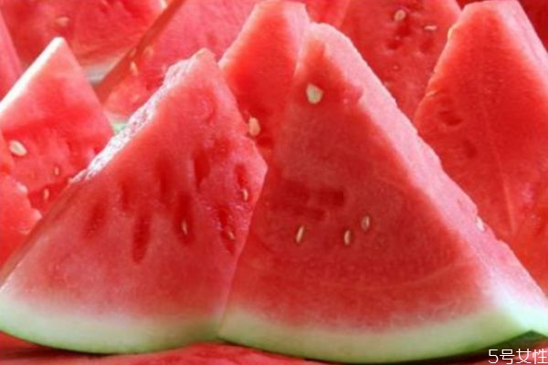 西瓜吃多了会怎样呢,西瓜吃多了会怎样的短视频