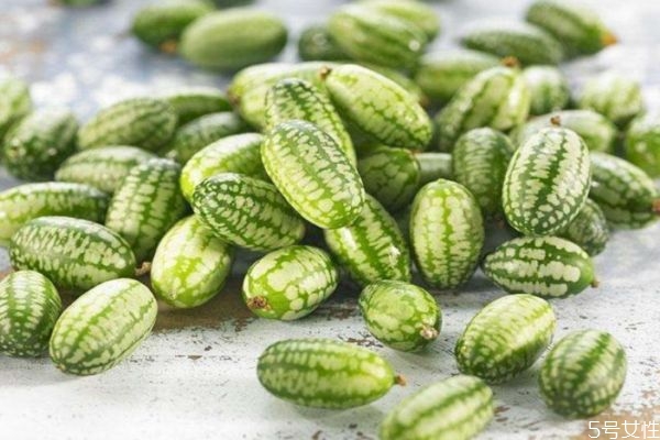 西瓜是什么味道的呢,西瓜的形状颜色和味道