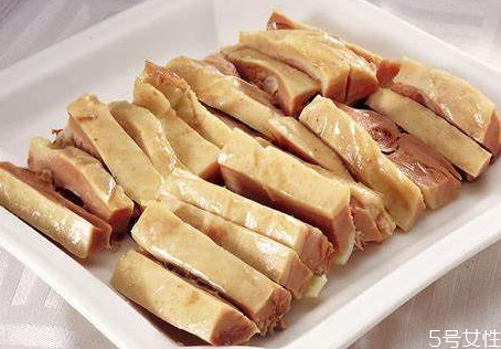 盐水鸭有点臭味,盐水鸭的味道是臭的吗