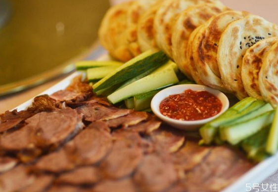 驴肉火烧用的是驴肉吗,驴肉火烧里面是什么肉 驴肉火烧用的是驴肉吗,驴肉火烧里面是什么肉