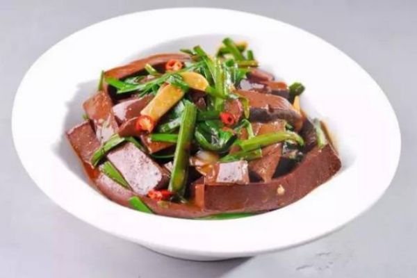 怎么煮猪血又嫩又滑,猪血怎么炒又嫩又好吃