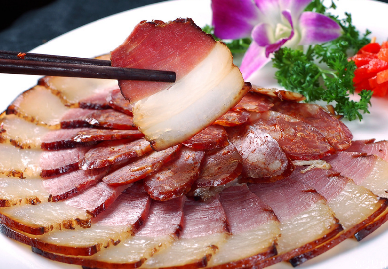 熏腊肉用烟子还是明火,烟熏腊肉明火还是烟熏