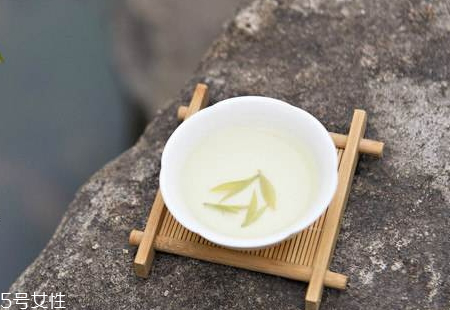 乌苏啤酒为什么容易醉人,乌苏啤酒为什么容易醉 乌苏啤酒为什么容易醉人,乌苏啤酒为什么容易醉