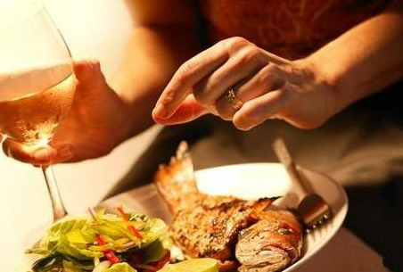 红酒烩鸡做法,白葡萄酒炖鸡