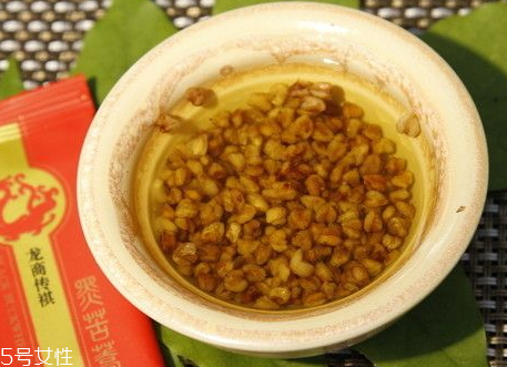 如何判断夏威夷果坏了,夏威夷果坏了是什么味道 如何判断夏威夷果坏了,夏威夷果坏了是什么味道