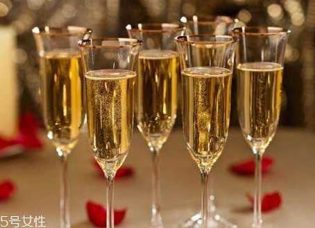 香槟口感怎么样,香槟口味怎么样 香槟口感怎么样,香槟口味怎么样