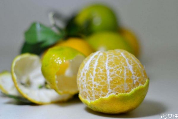 皇帝柑是绿皮还是黄皮,皇帝柑黄皮还是青皮好