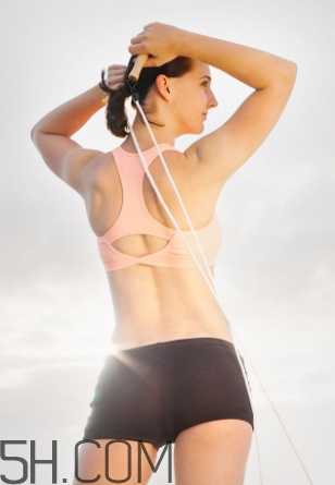 冬天跳绳减肥效果好吗(冬天跳绳减肥效果好吗)