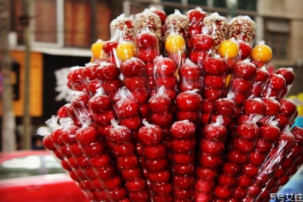 冰糖葫芦是用冰糖还是用白糖熬,冰糖葫芦是用白糖还是冰糖