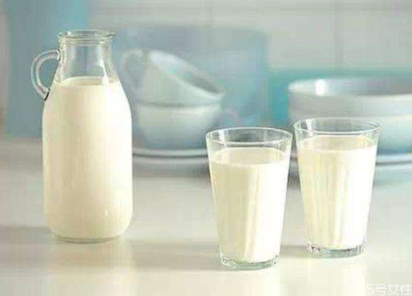 超市买回来的鲜牛奶怎样加热,常温牛奶和鲜奶哪个营养更好