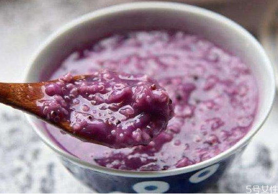 紫薯粥变蓝色还能吃吗还有点臭,紫薯粥变成蓝色能吃吗