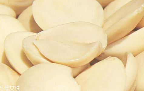 山杏仁怎么做好吃,杏仁咋做好吃