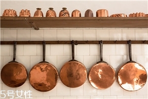 烧黑的铜锅怎么清洗,铜锅黑了怎么清洗