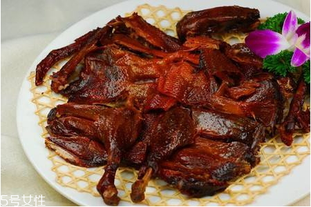 酱板鸭辣吗,酱板鸭为什么那么辣