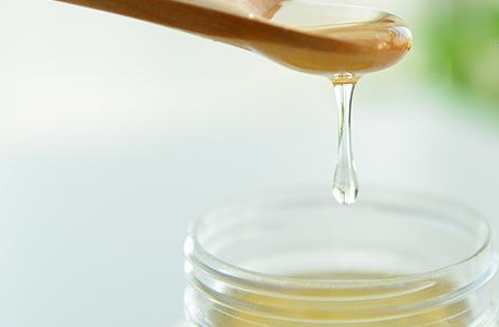 洋槐蜜有几种颜色,洋槐蜜是什么颜色的