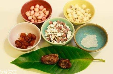 正宗芡实是什么颜色,红芡实是什么东西