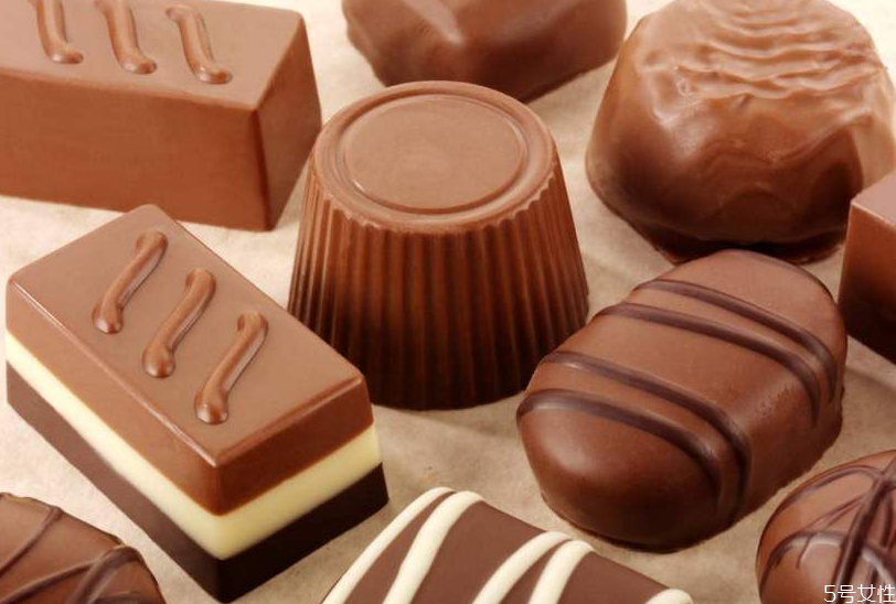 巧克力为什么不能放冰箱里面,巧克力为啥不能放冰箱