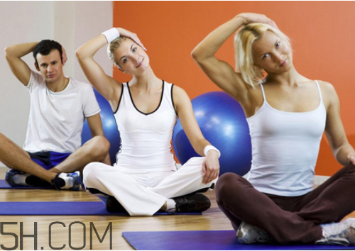 女性经期不能做哪些动作(经期可以做哪些运动动作)