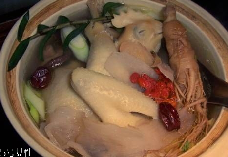 天麻炖鸡用什么鸡好,天麻炖鸡用什么鸡 天麻炖鸡用什么鸡好,天麻炖鸡用什么鸡